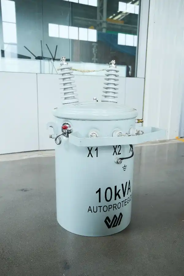 Single-phase overhead distribution transformer